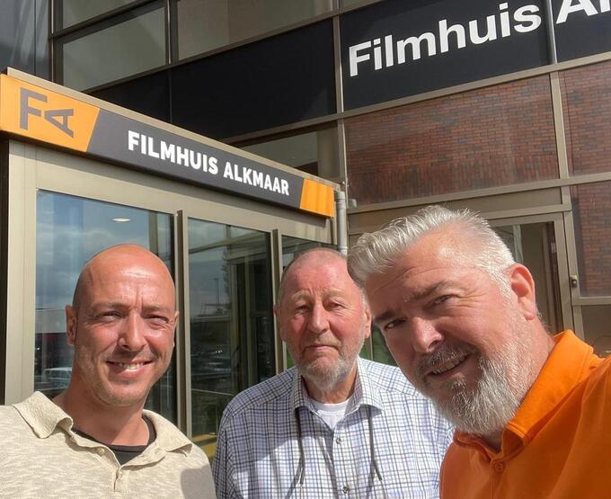 OP DE KOFFIE BIJ.. Albert Schoemaker van het Filmhuis Alkmaar